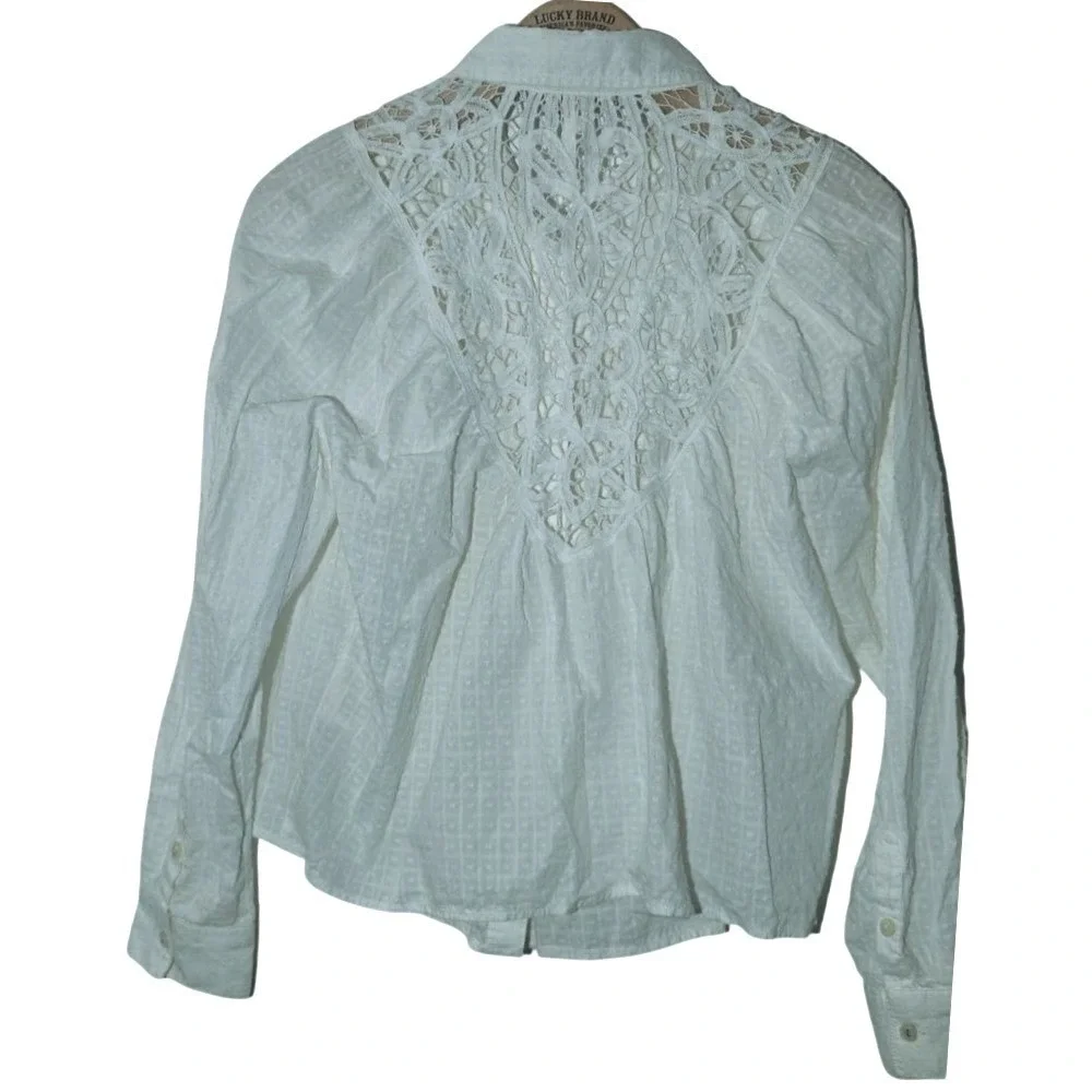 White Textured Button Up Shirt‎ with Lace Back Detail xs Read
